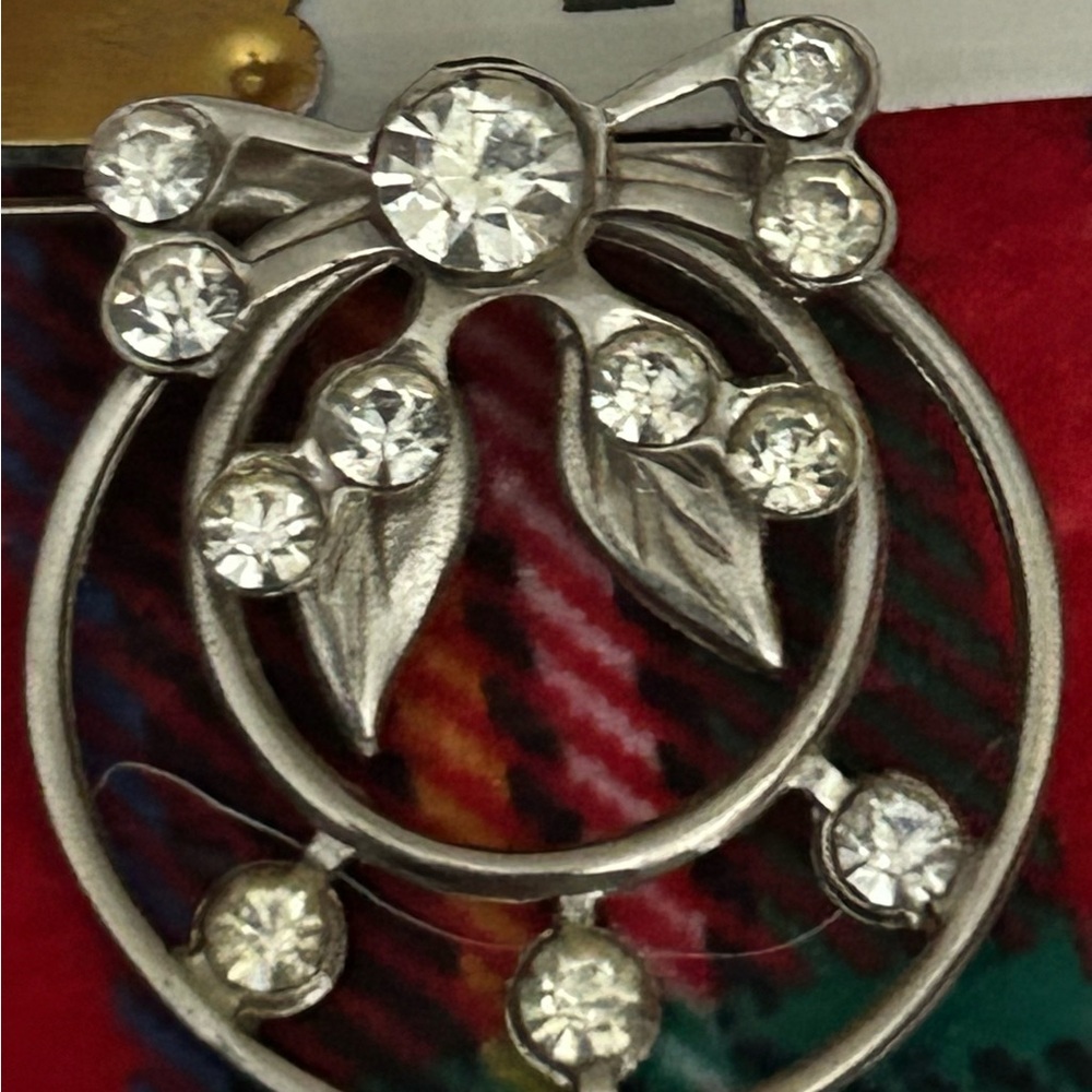 Vintage Brooch Pin rhinestone silver tone